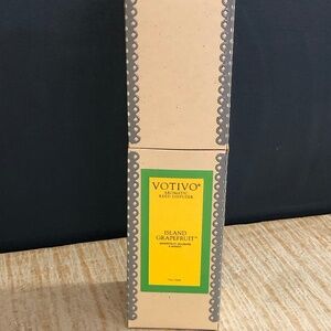 Votivo Reed Diffuser in Island Grapefruit